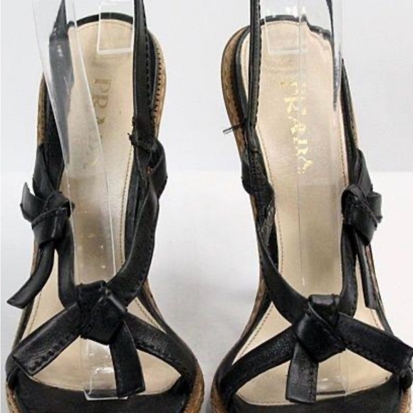 Beautiful unique Prada high heels - Picture 2 of 5